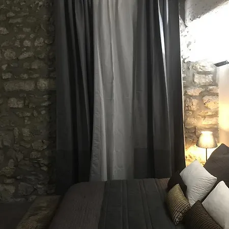 La Des Halles Bed & Breakfast *