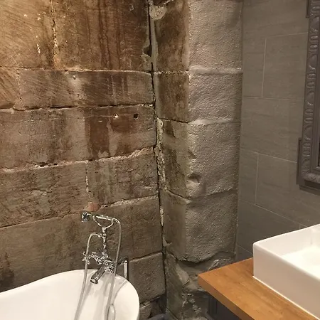 La Des Halles Bed & Breakfast Chambery